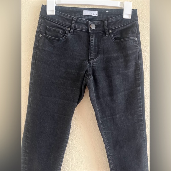 AnnTaylor LOFT Charcoal Curvy Straight Jeans 0/25 Cropped - Picture 4 of 14
